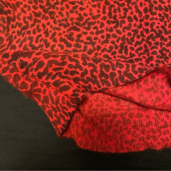 Red Leopard spot and Poppies Sweater - Picture 5 of 7